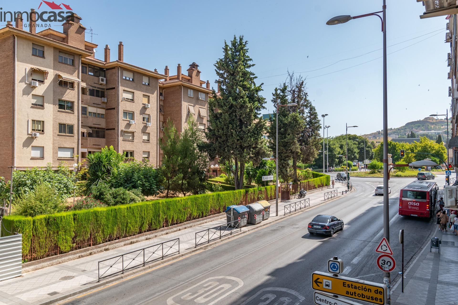 Exterior view of Flat for sale in  Granada Capital  with Terrace and Balcony