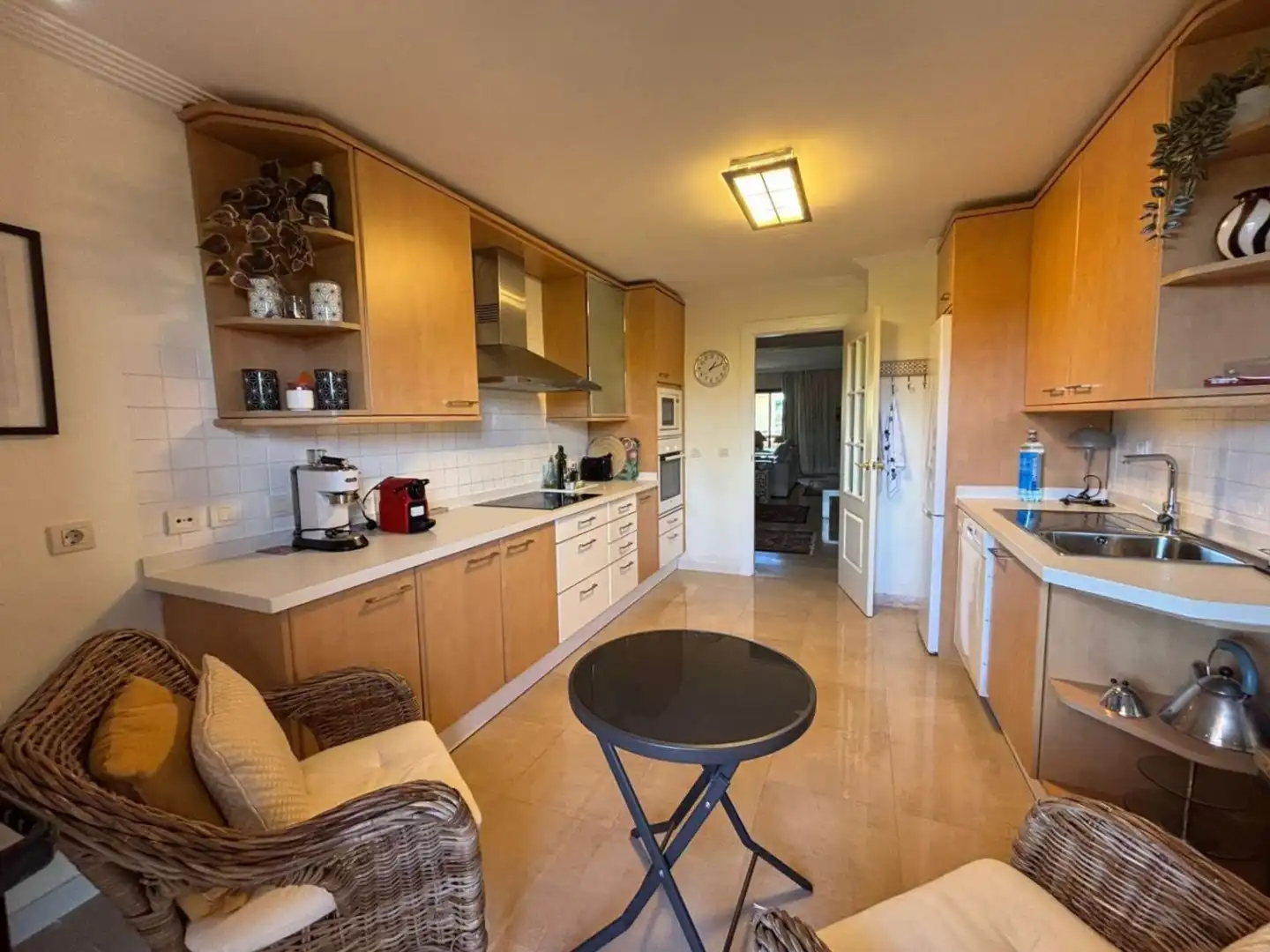 Cuina de Apartament de lloguer en Sotogrande amb Aire condicionat, Calefacció i Terrassa