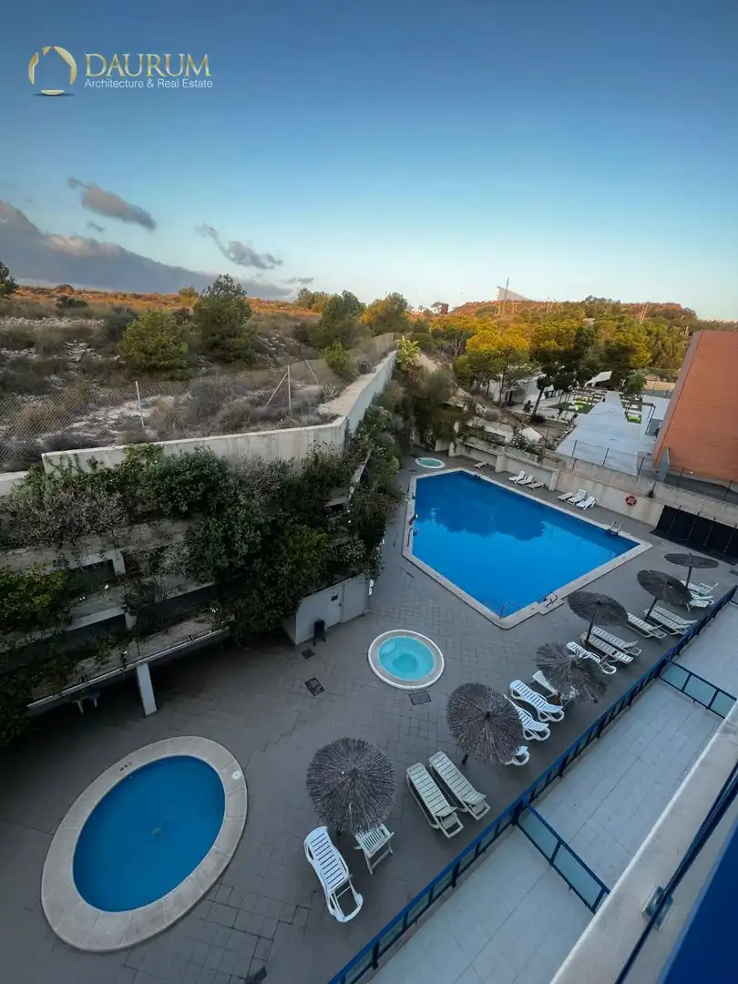 Piscina de Apartamento en venta en Alicante / Alacant con Aire acondicionado, Calefacción y Terraza