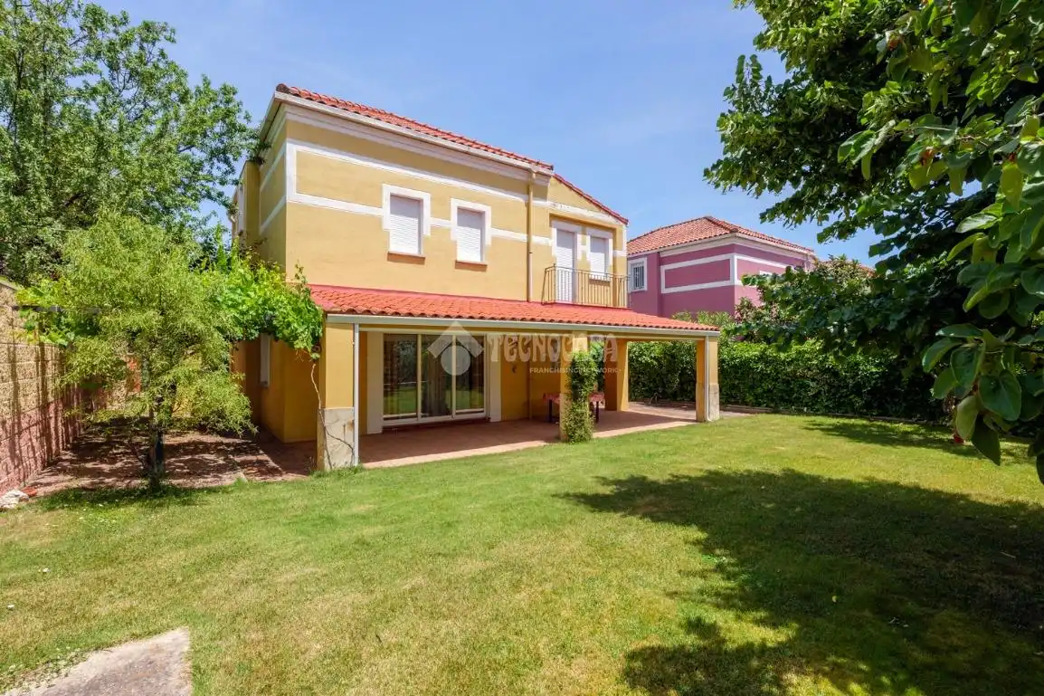 Vista exterior de Casa o chalet en venta en Cabanillas del Campo con Calefacción y Piscina comunitaria