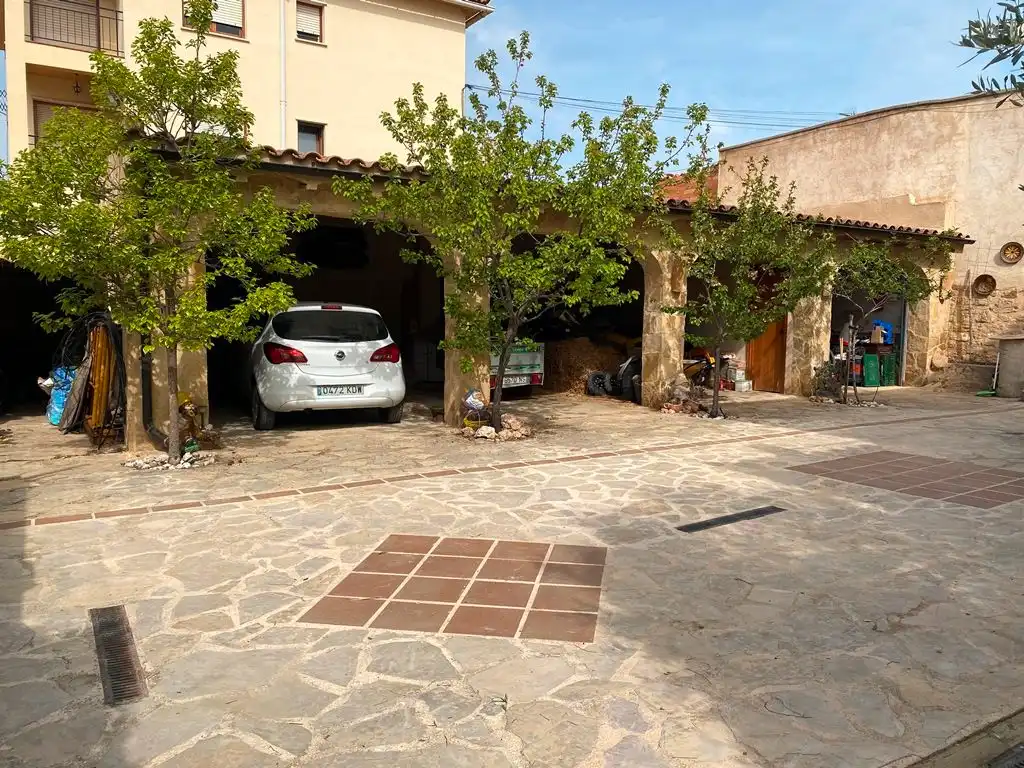 Aparcament de Casa o xalet en venda en Valjunquera amb Aire condicionat, Jardí privat i Terrassa