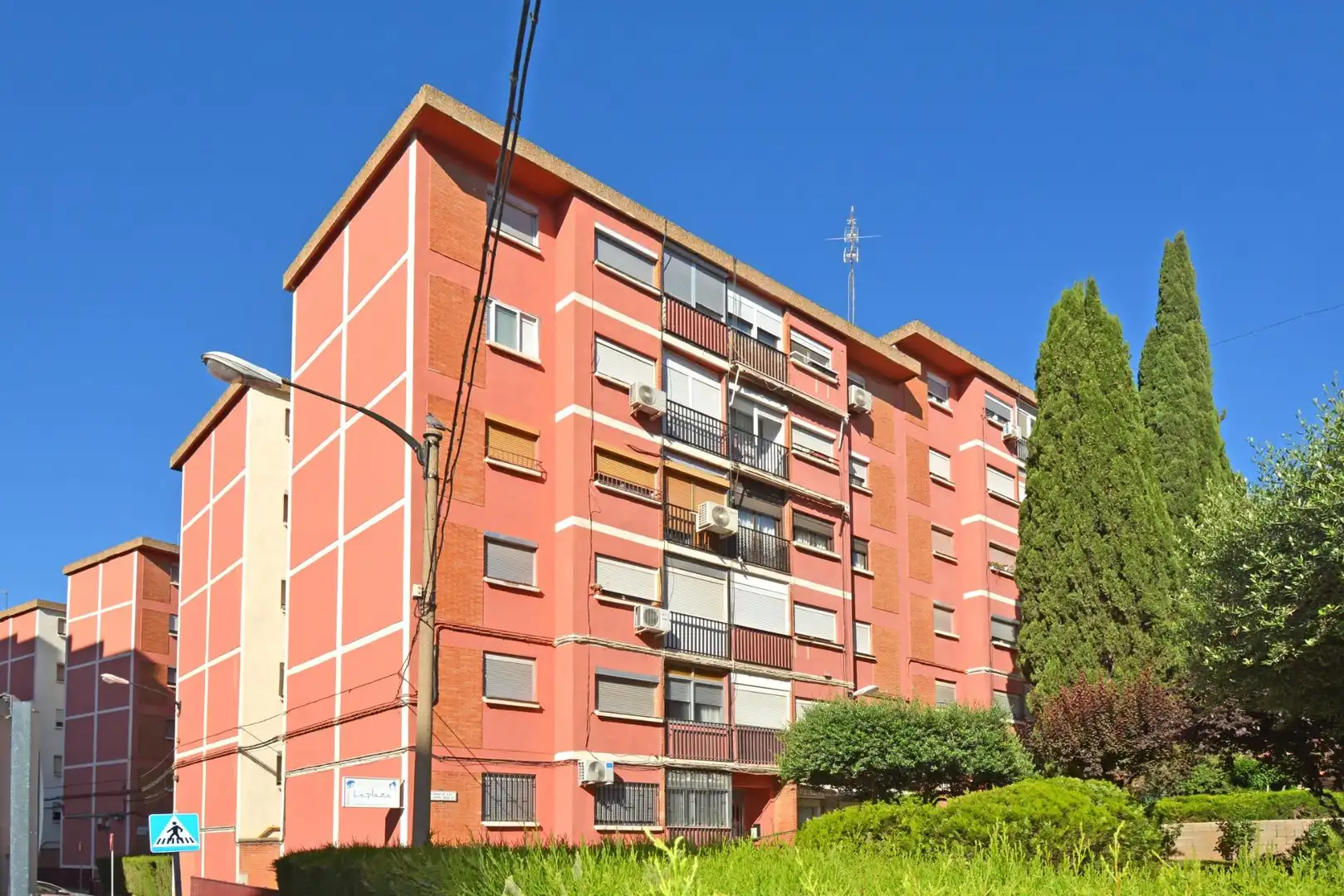 Außenansicht von Wohnung zum Verkauf in Zaragoza mit Klimaanlage und Heizung