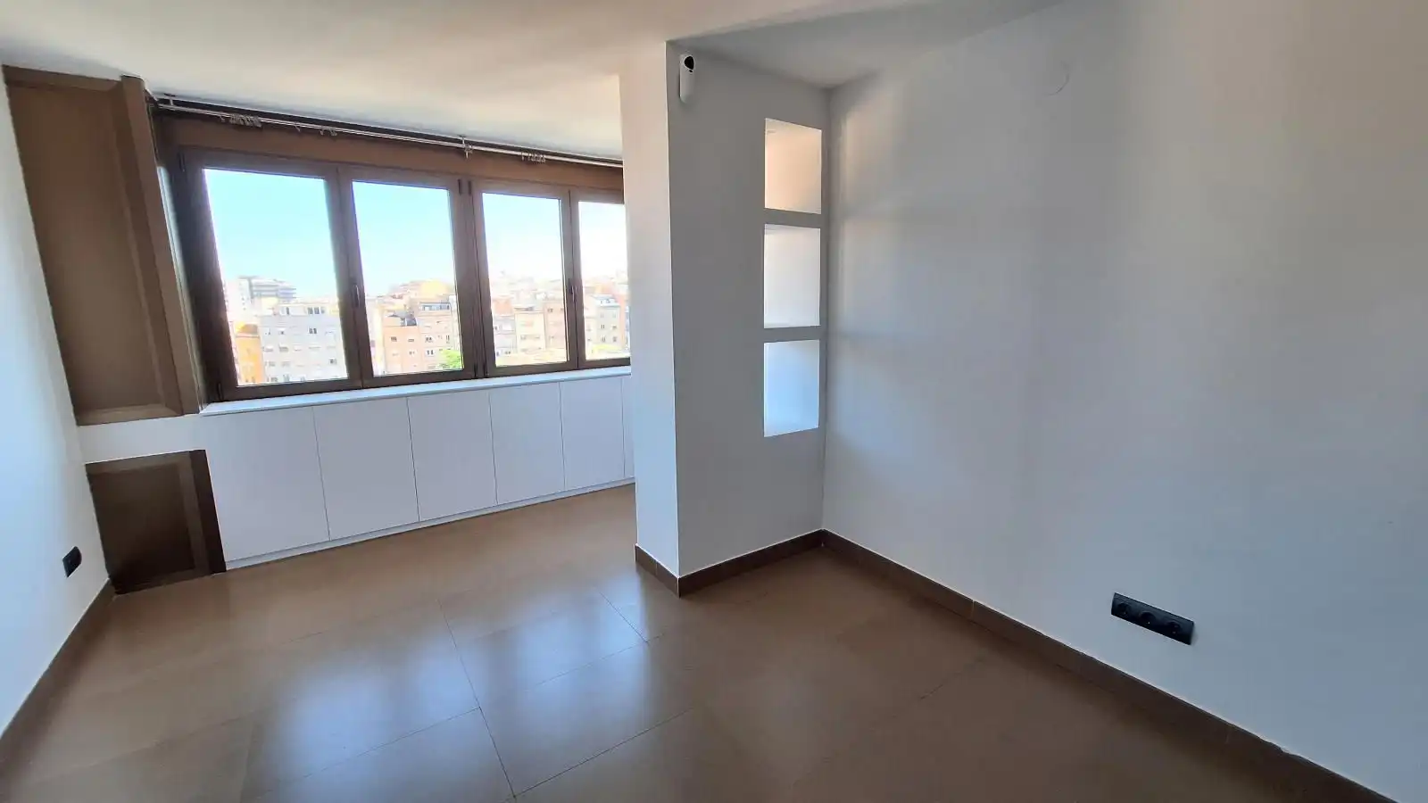 Schlafzimmer von Wohnung zur Miete in L'Hospitalet de Llobregat mit Klimaanlage und Heizung