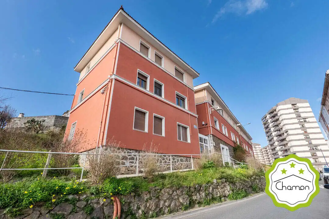 Vista exterior de Pis en venda en Portugalete amb Jardí privat i Traster