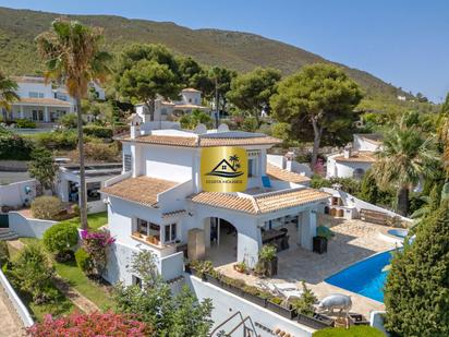 Vista exterior de Casa o xalet en venda en Jávea / Xàbia amb Aire condicionat, Calefacció i Jardí privat