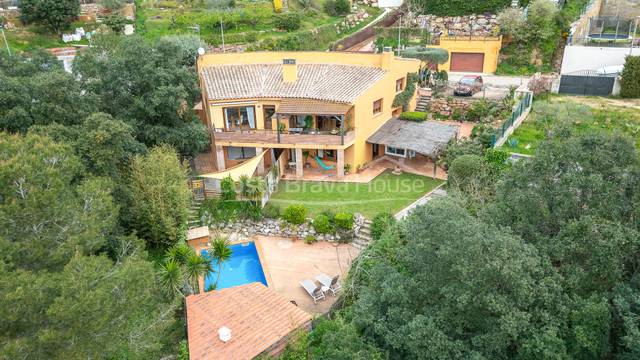 Casa-chalet en Venta en Carrer Miquel Martí i Pol en Residencial Begur - Esclanyà