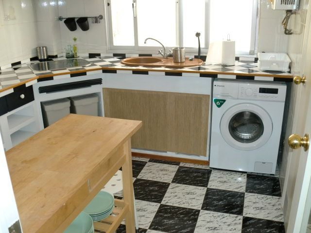 Cocina de Piso de alquiler en  Valencia Capital con Calefacción, Amueblado y Horno