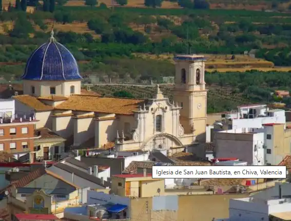 Vista exterior de Casa adosada en venda en Chiva amb Terrassa, Traster i Forn