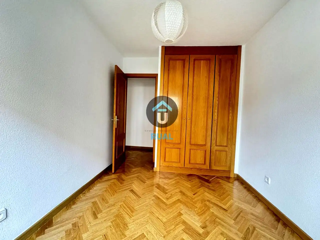Bedroom of Flat for rent in Madrid  with Heating, Storage room and Community pool