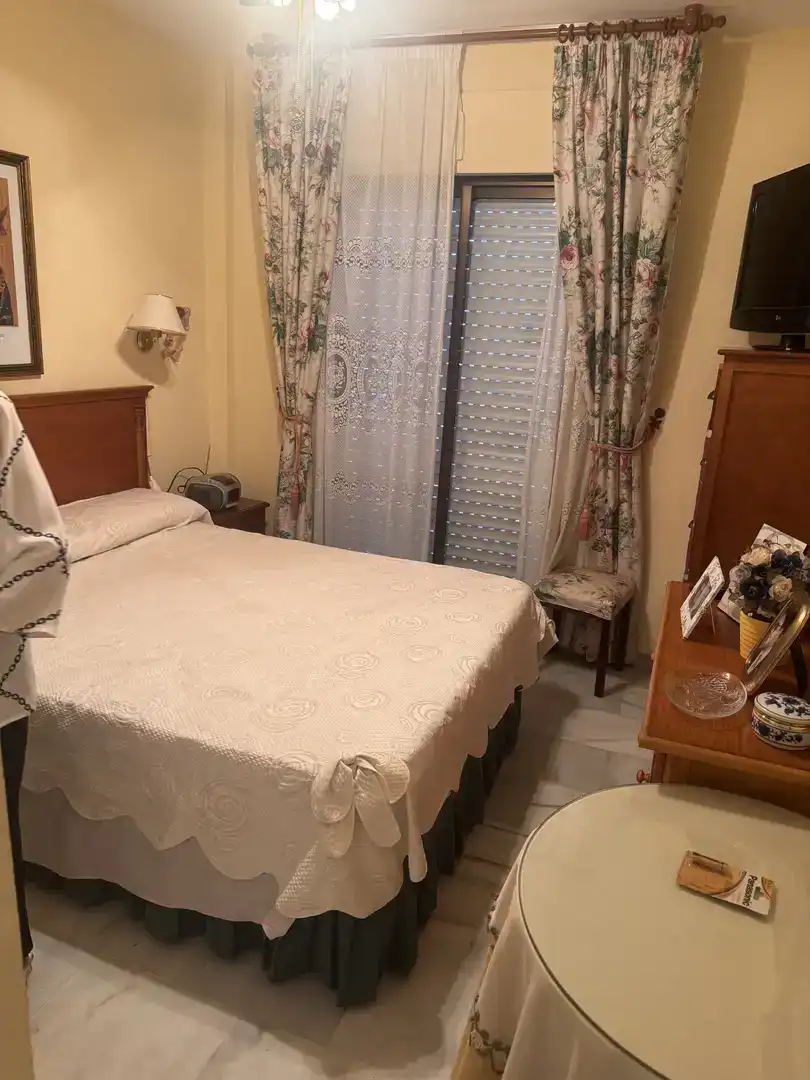 Bedroom of Flat for rent in Playa de Granada
