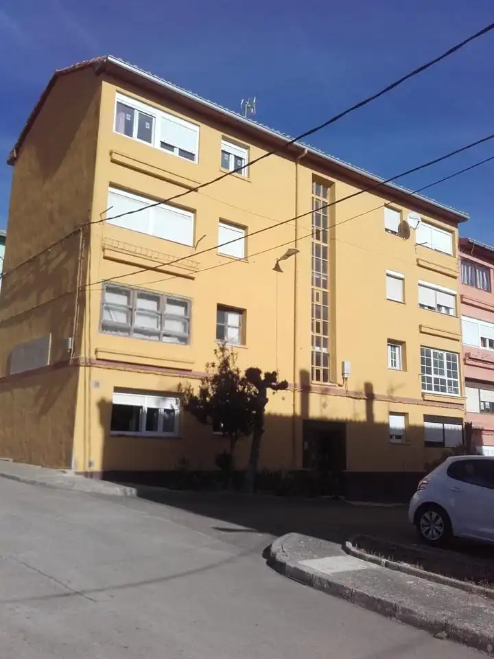 Bajo en venta en Valdeolea