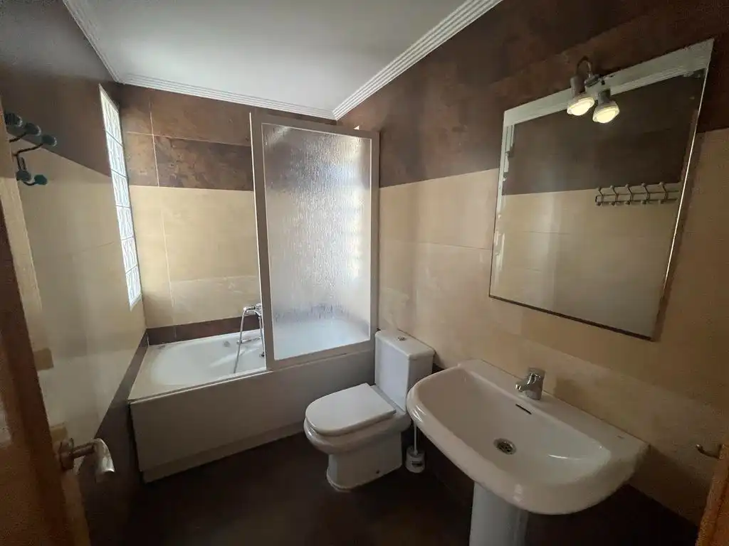 Bany de Casa o xalet de lloguer en Albacete amb Calefacció, Parquet i Terrassa