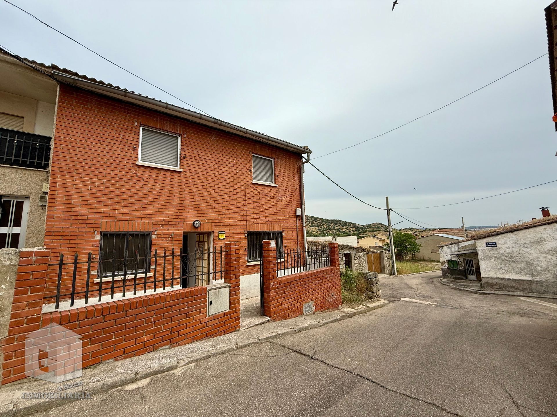 Exterior view of Single-family semi-detached for sale in Paredes de Escalona  with Private garden, Storage room and Furnished