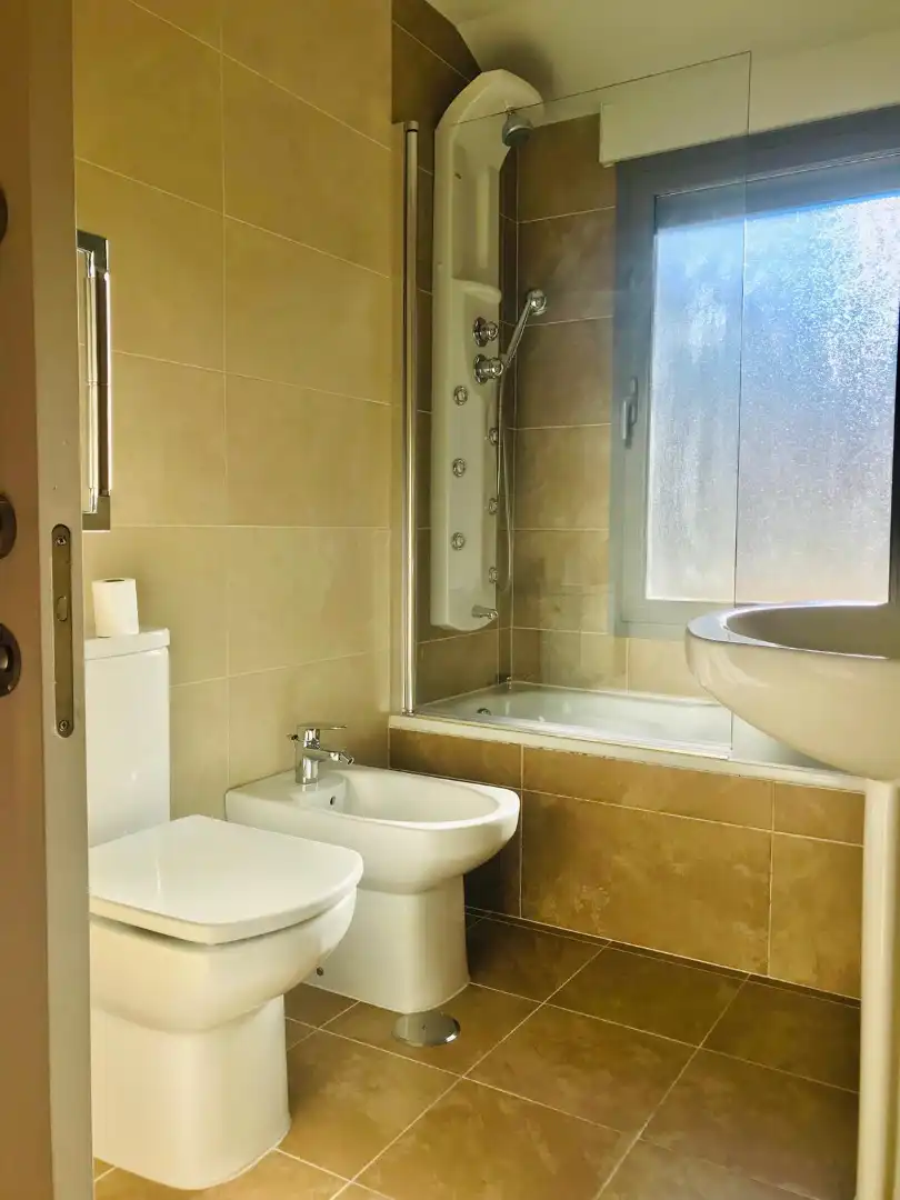 Badezimmer von Wohnungen zur Miete in Palencia mit Heizung, Terrasse und Abstellraum
