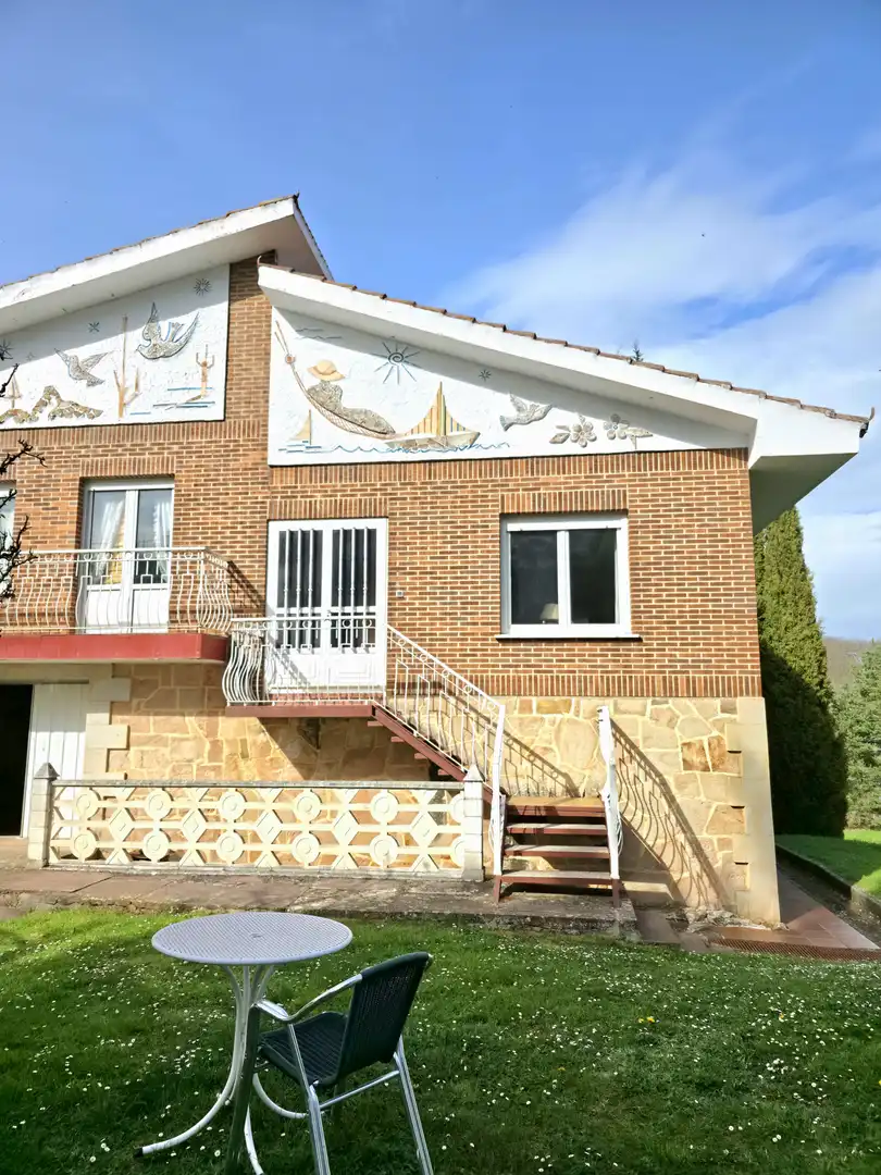 Vista exterior de Casa o xalet en venda en Pomar de Valdivia amb Calefacció, Jardí privat i Terrassa