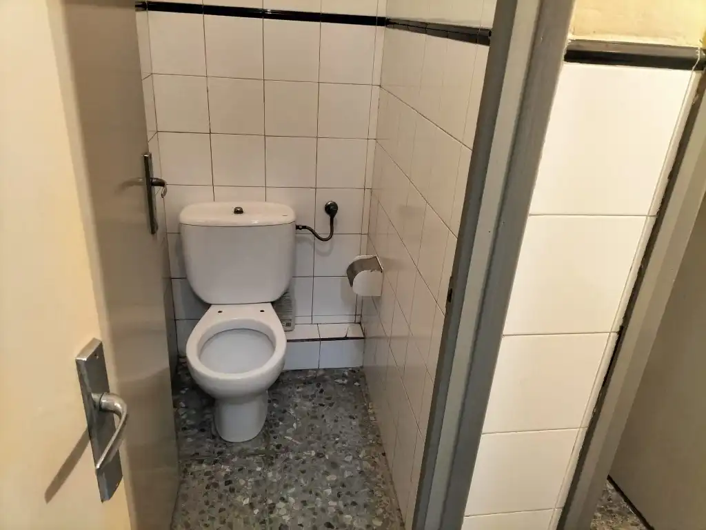 Baño de Local en venta en Barcelona