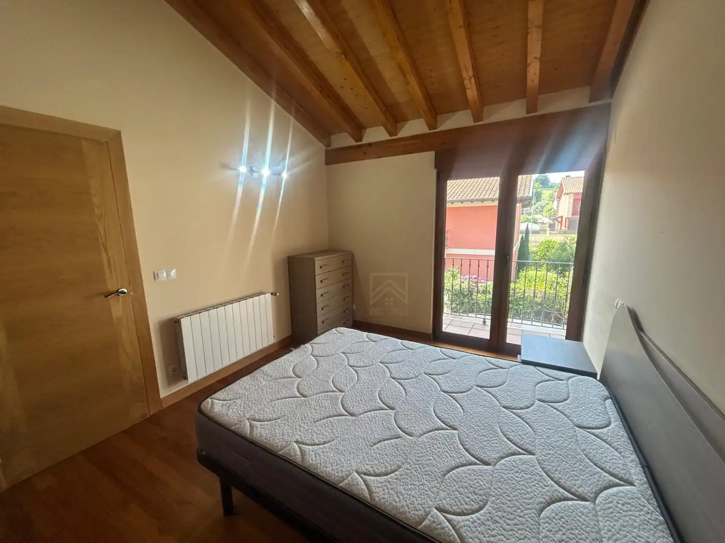 Dormitori de Casa adosada de lloguer en Entrambasaguas amb Calefacció i Jardí privat