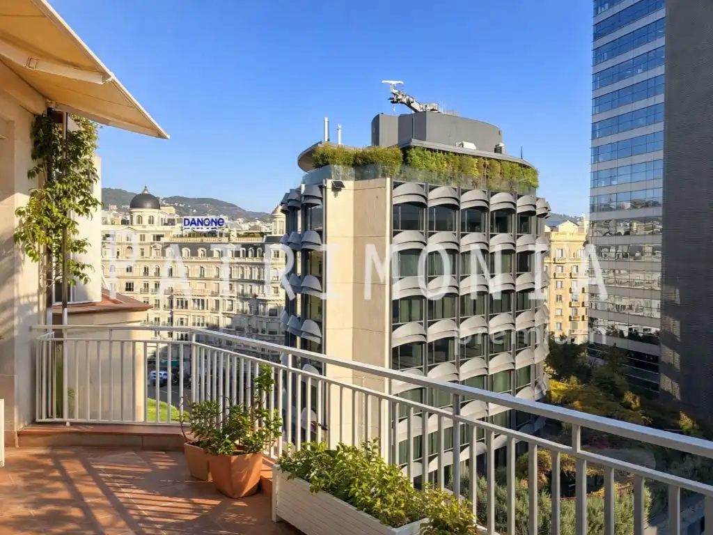 Vista exterior de Ático en venta en Barcelona