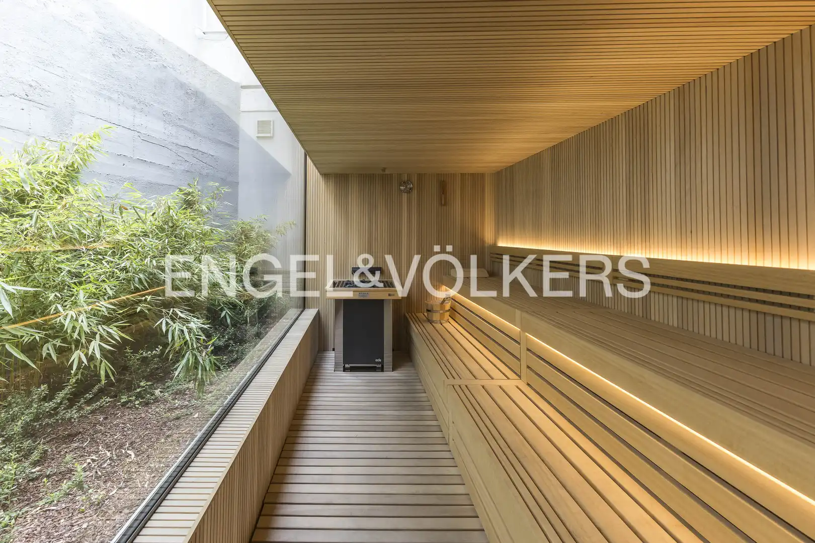 Terraza de Piso en venta en Madrid con Aire acondicionado, Calefacción y Jardín privado
