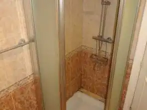 Badezimmer von Wohnung zur Miete in Gijón  mit Heizung und Abstellraum
