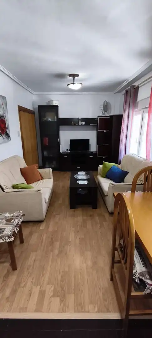 Sala de estar de Piso en venta en Oviedo  con Calefacción, Trastero y Amueblado