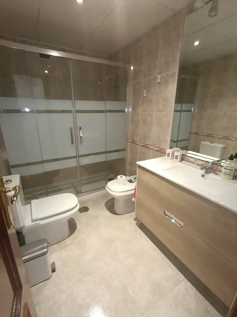 Bathroom of Flat for rent in Linares  with Air Conditioner, Heating and Storage room