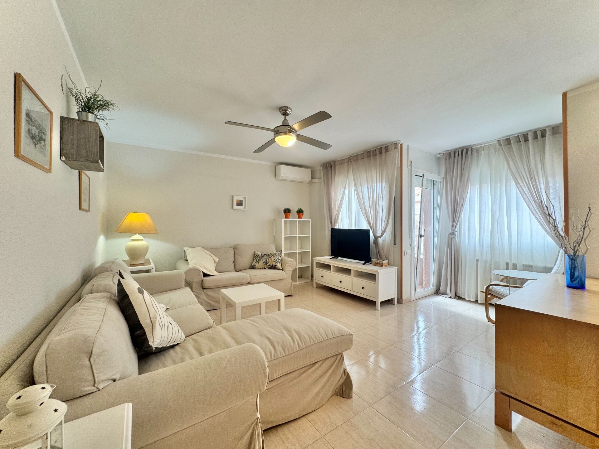 Living room of Flat to rent in Cambrils  with Air Conditioner, Heating and Furnished