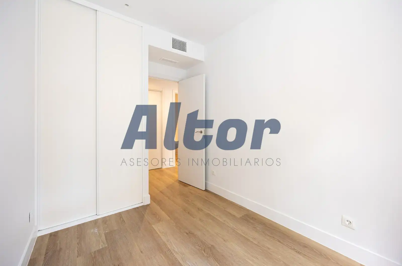 Bedroom of Flat for sale in Madrid  with Air Conditioner and Heating