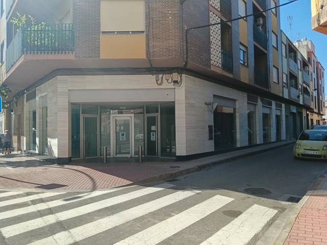 Local comercial en Alquiler en Avenida Alemania-Italia