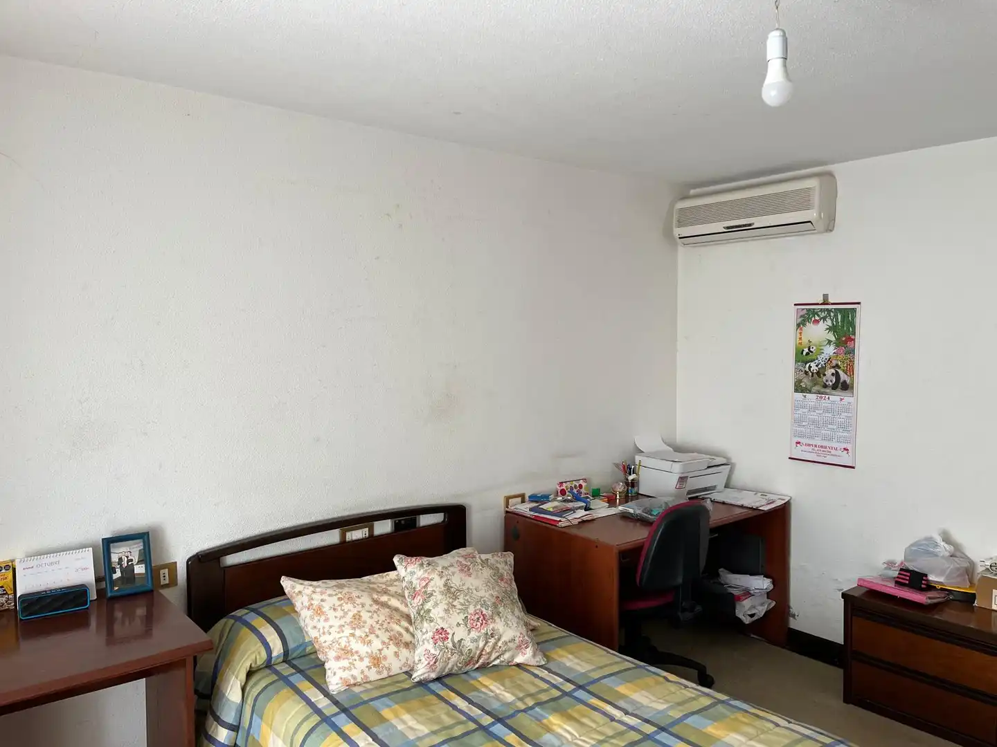 Dormitori de Casa o xalet en venda en Vigo  amb Calefacció, Jardí privat i Parquet