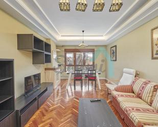 Living room of Flat to rent in Oviedo   with Parquet flooring and Storage room