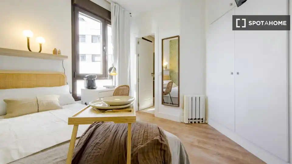 Habitación de Piso de alquiler en Madrid con Aire acondicionado, Calefacción y Amueblado