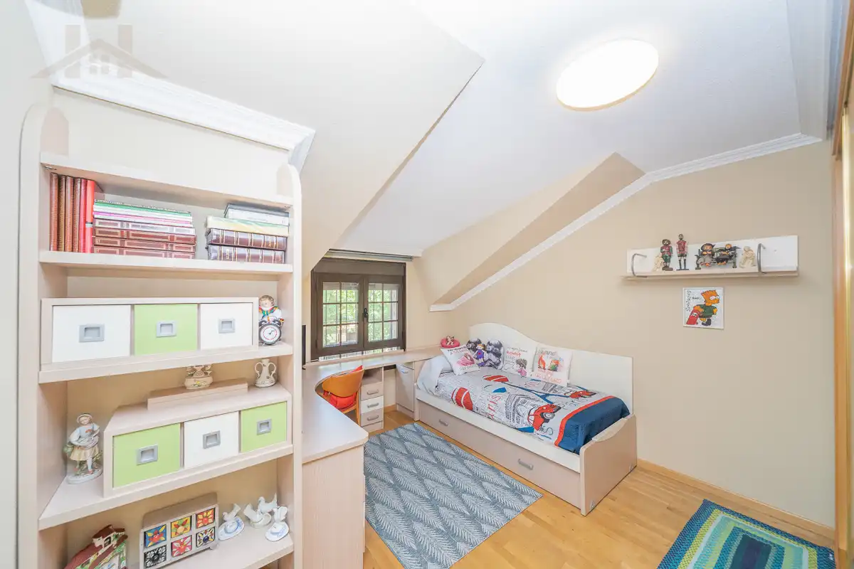 Habitación de Casa adosada en venta en Moralzarzal con Aire acondicionado, Calefacción y Trastero