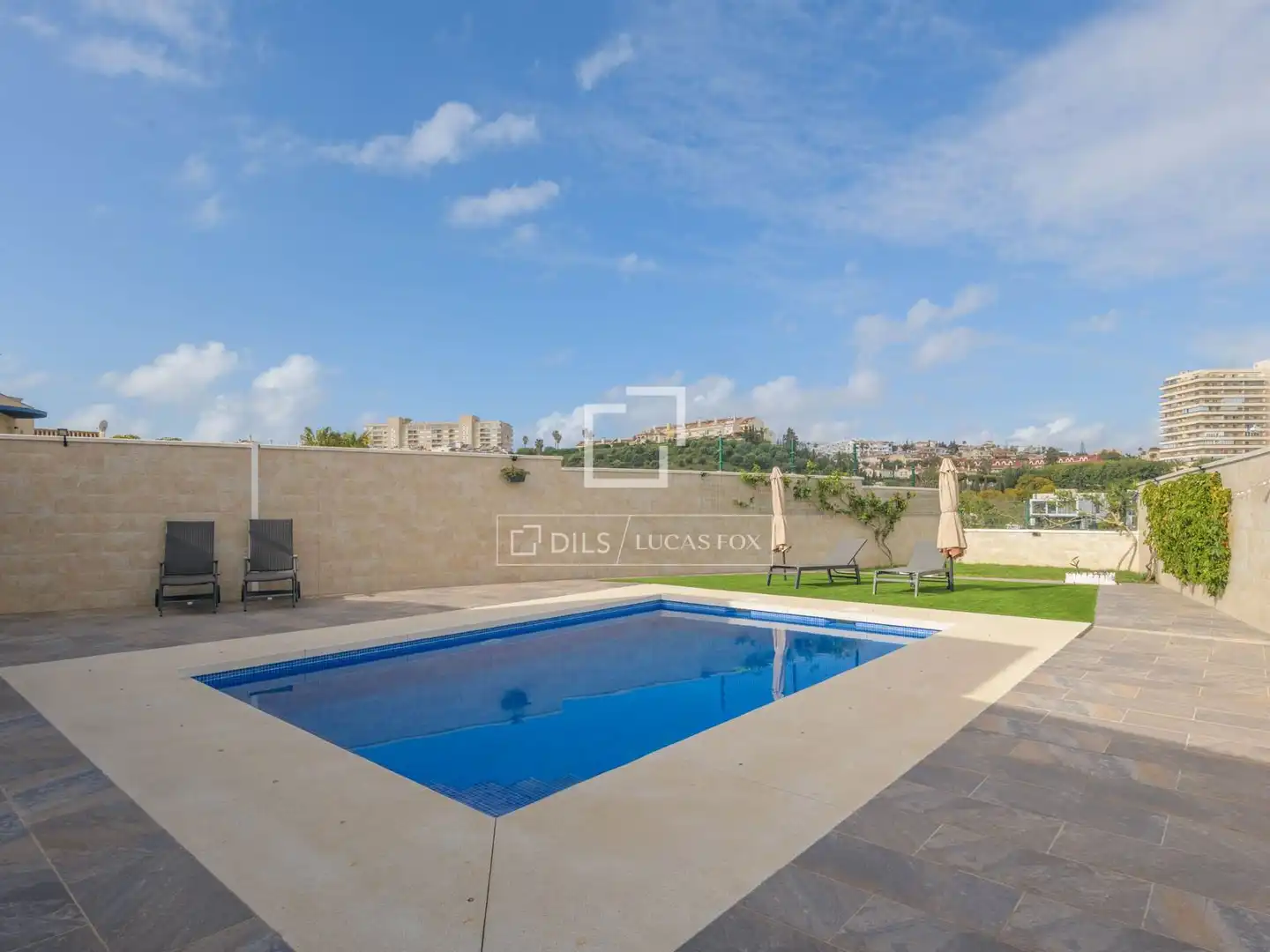 Piscina de Casa o xalet en venda en Benalmádena amb Aire condicionat, Calefacció i Jardí privat