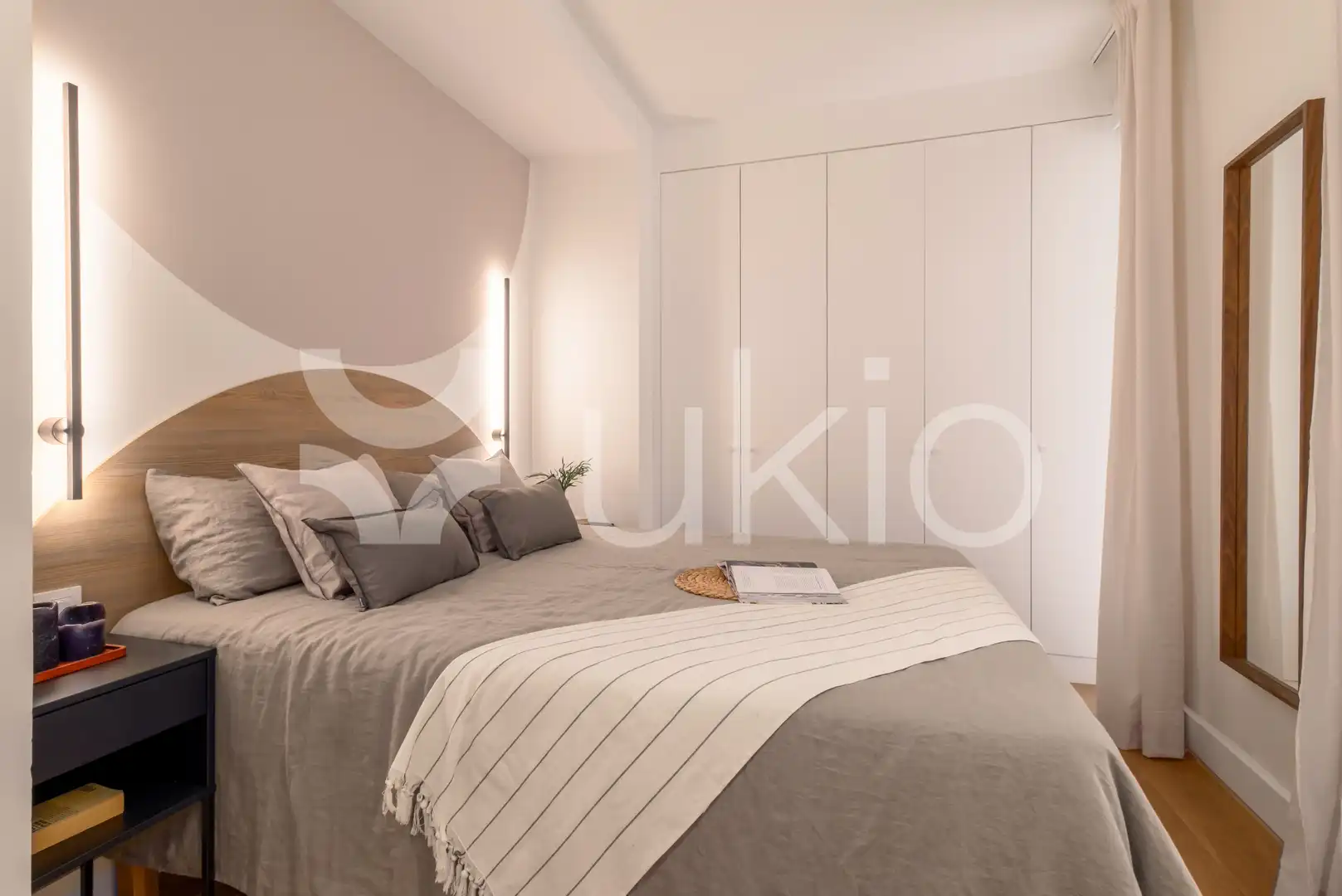 Dormitori de Apartament de lloguer en Madrid amb Aire condicionat, Calefacció i Moblat
