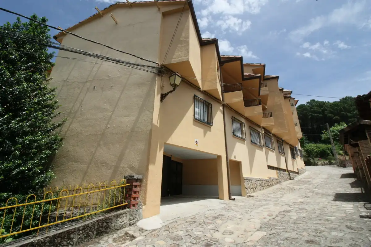 Vista exterior de Piso en venta en Cuevas del Valle con Calefacción, Amueblado y Balcón