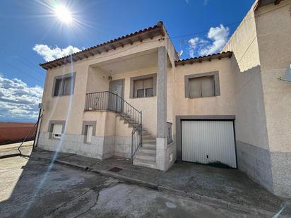 Außenansicht von Haus oder Chalet zum verkauf in La Puebla de Montalbán mit Terrasse und Balkon