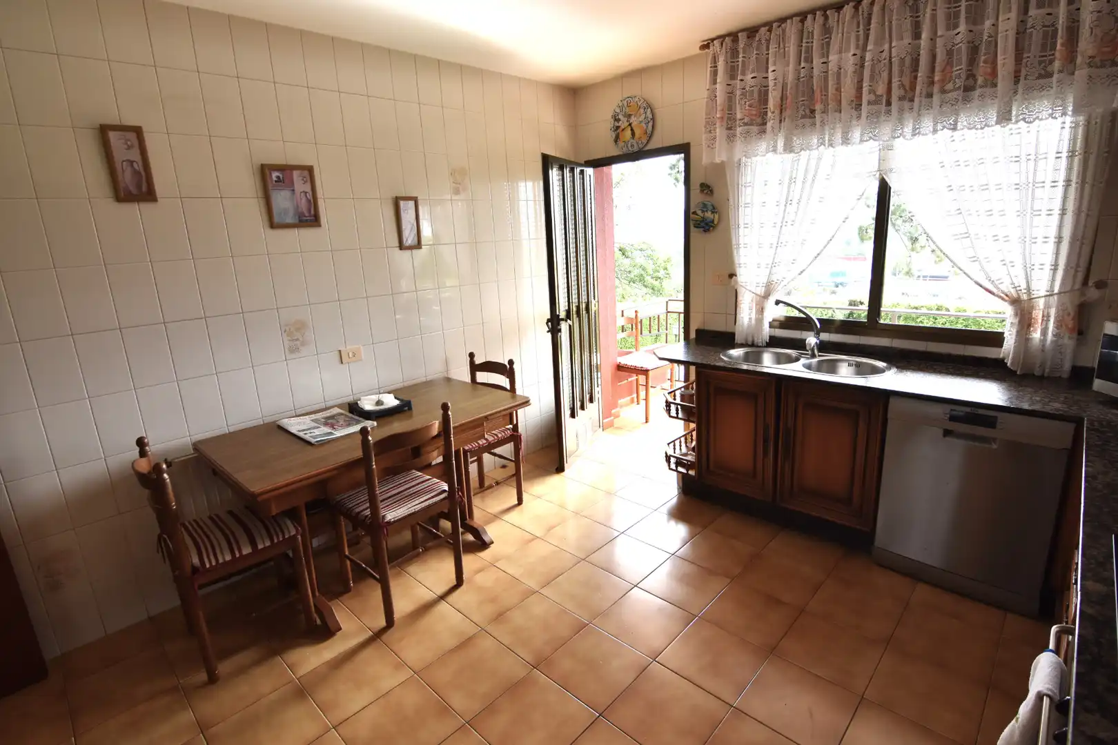 Cocina de Casa o chalet en venta en Oleiros con Calefacción, Jardín privado y Parquet