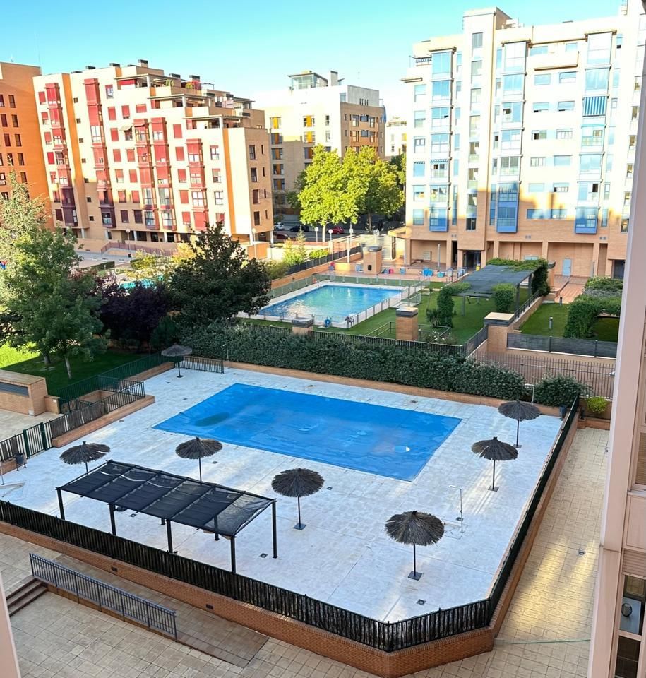 Piscina de Pis de lloguer en  Madrid Capital amb Aire condicionat, Parquet i Piscina comunitària