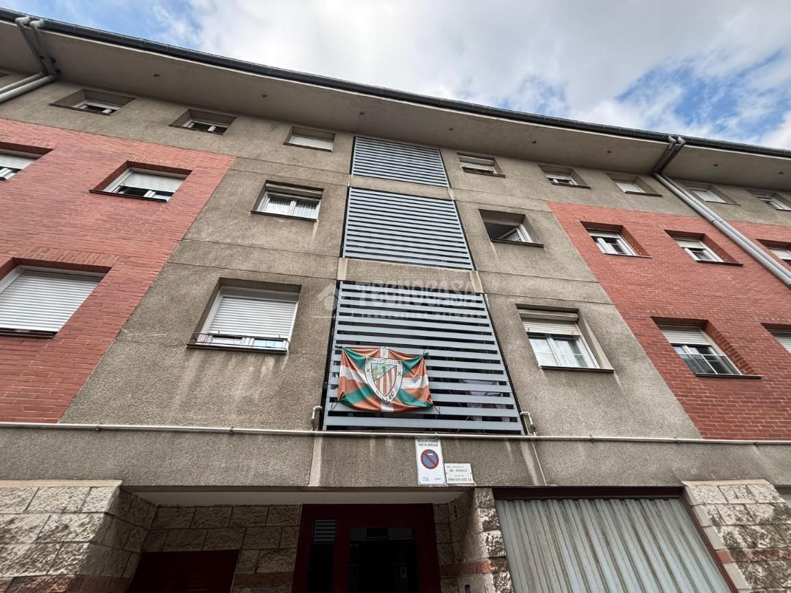 Vista exterior de Pis en venda en Bilbao  amb Calefacció i Traster