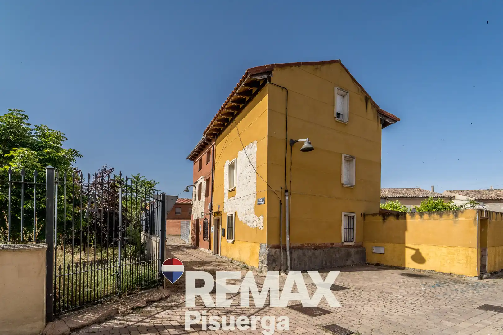 Exterior view of Houses for sale in Valoria la Buena  with Heating and Terrace