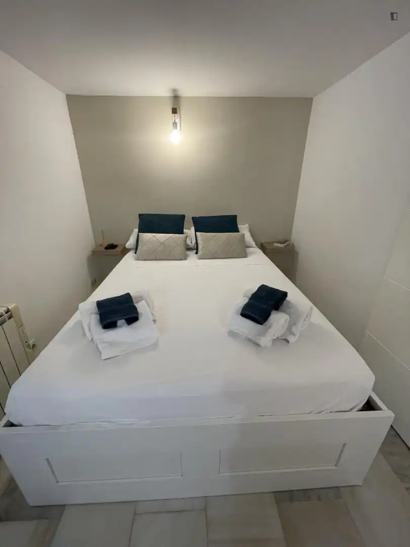 Habitación de Apartamento de alquiler en Madrid con Aire acondicionado, Calefacción y Amueblado