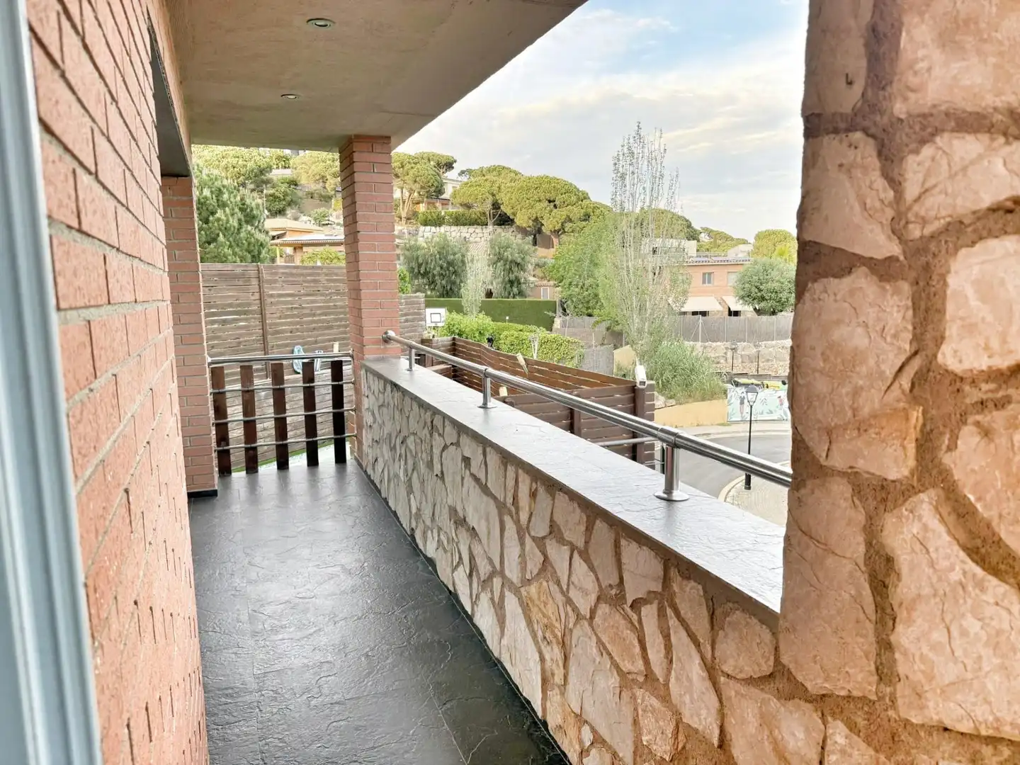 Terrasse von Einfamilien-Reihenhaus zum Verkauf in Sant Vicenç de Montalt mit Heizung, Privatgarten und Schwimmbad