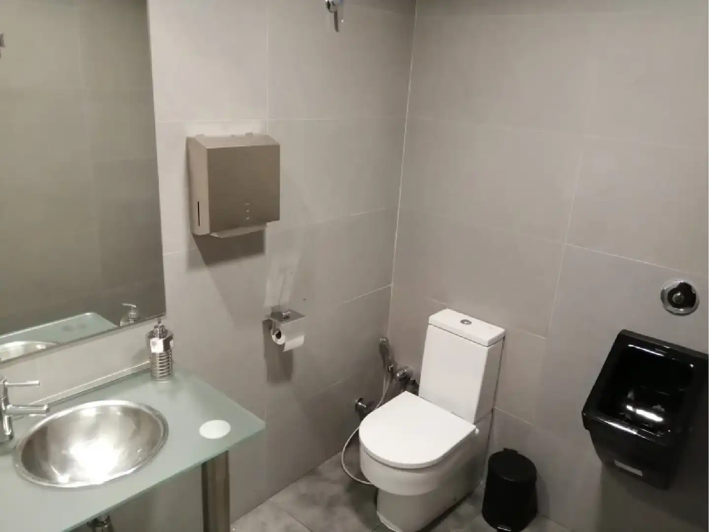 Badezimmer von Fabrikhallen zur Miete in Gavà