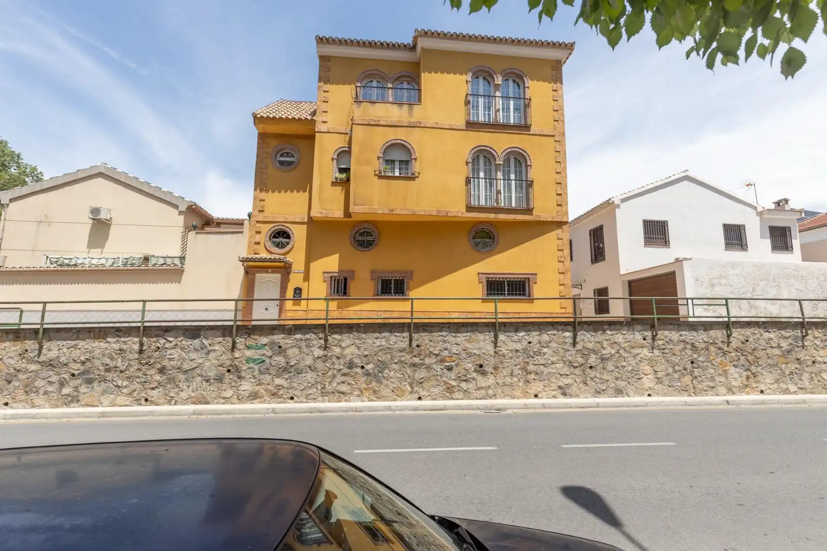 Vista exterior de Casa o xalet en venda en Granada amb Aire condicionat, Calefacció i Traster