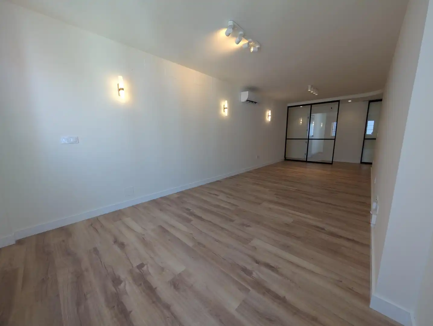 Flat for rent in Sevilla  with Air Conditioner, Heating and Balcony