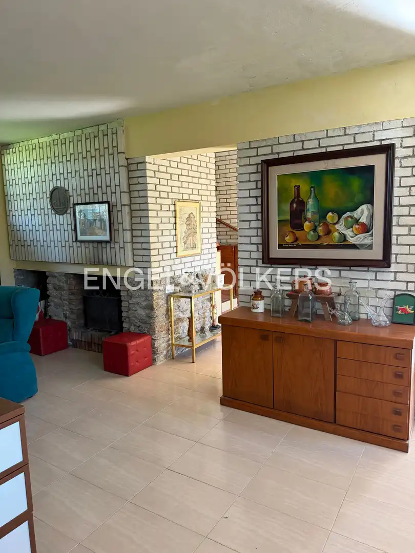 Sala d'estar de Casa o xalet en venda en Las Rozas de Madrid amb Calefacció, Jardí privat i Piscina