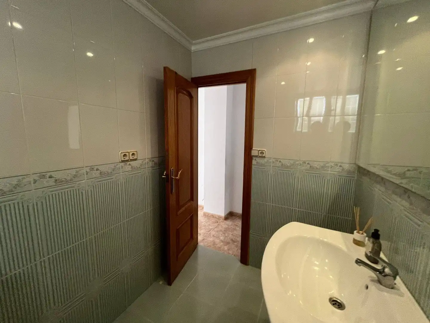 Baño de Piso en venta en Elche / Elx con Aire acondicionado, Calefacción y Balcón