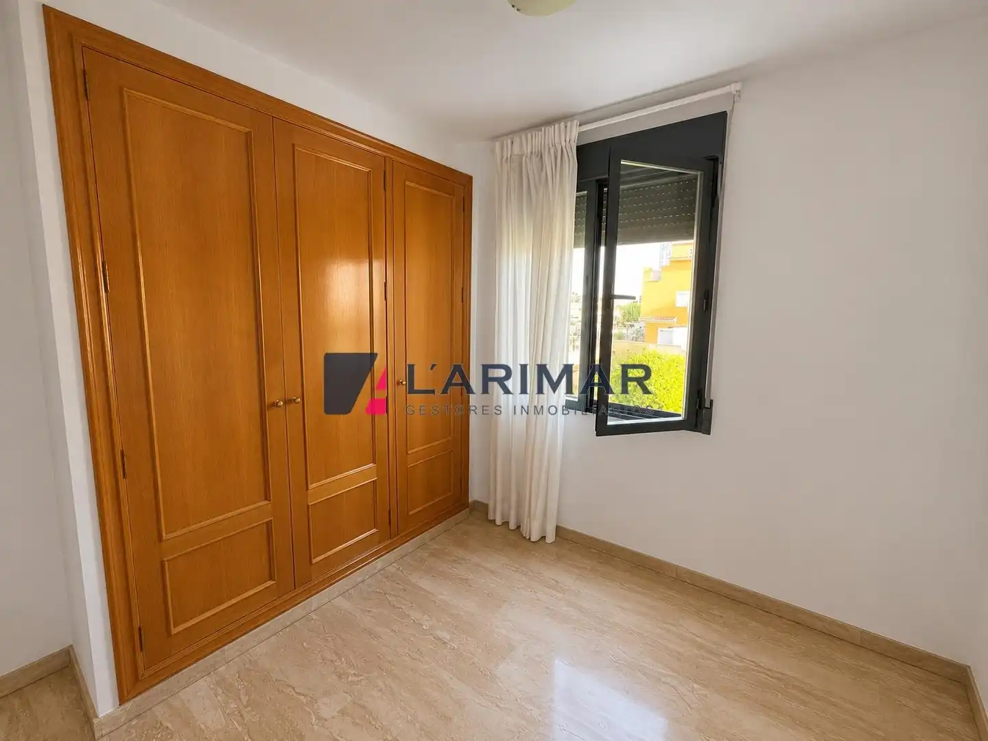 Dormitori de Casa adosada de lloguer en Alicante / Alacant amb Aire condicionat, Calefacció i Jardí privat