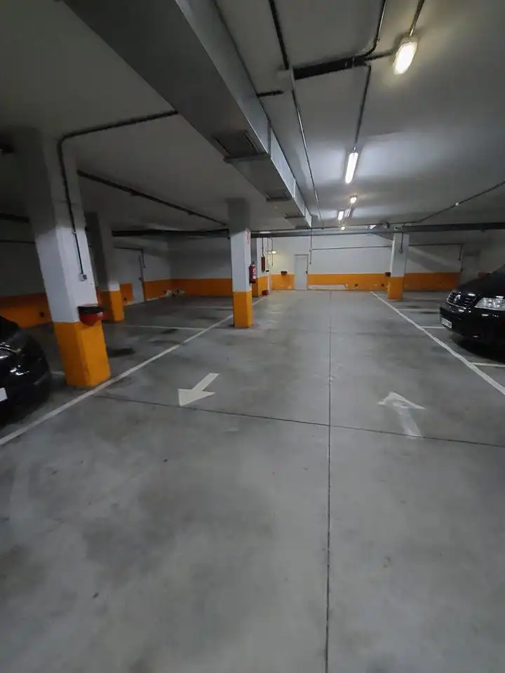 Parking de Piso en venta en Gijón  con Calefacción, Trastero y Amueblado